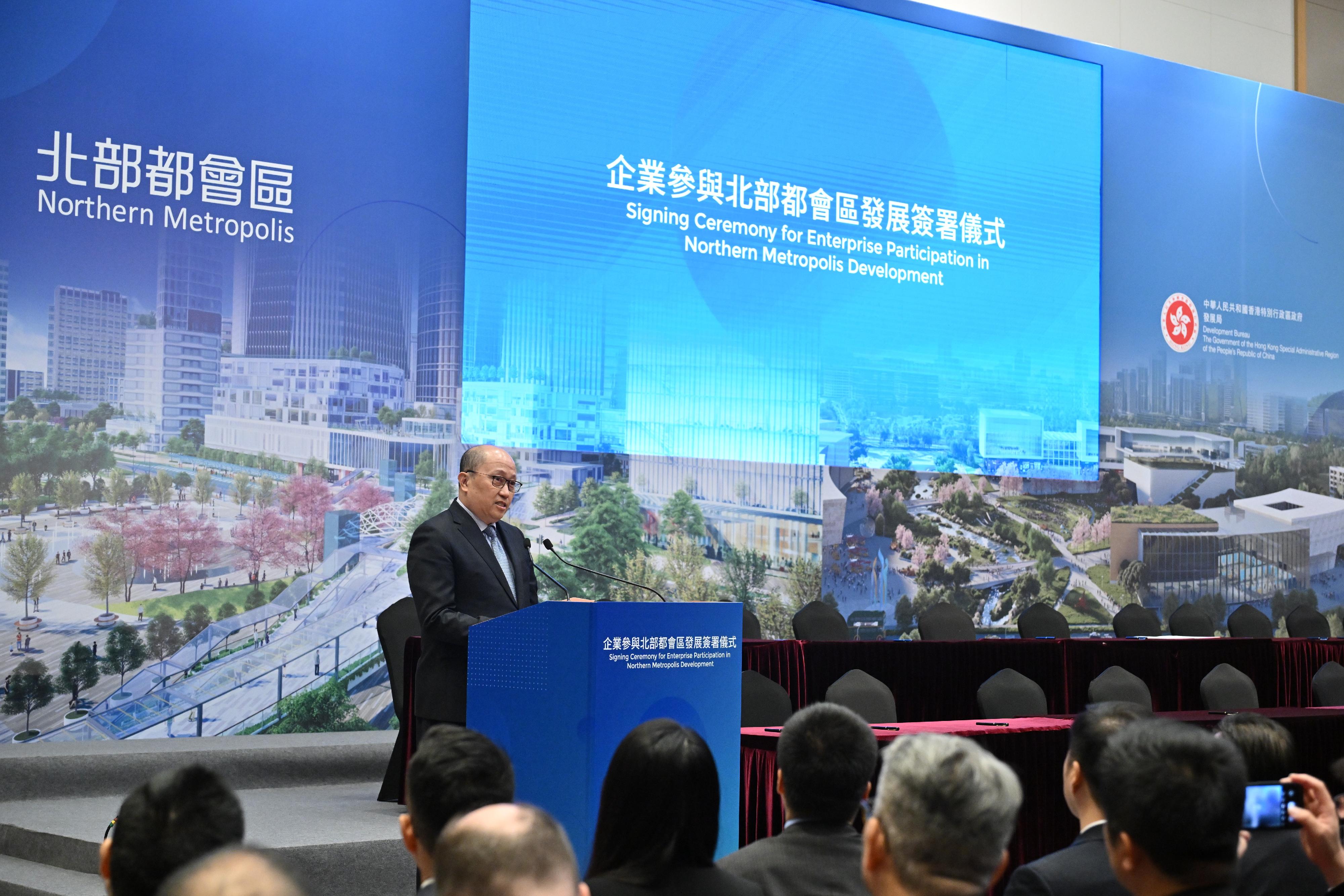 The Hong Kong Special Administrative Region (HKSAR) Government held the Enterprise Participation in Northern Metropolis Development Event today (November 29). Photo shows the Director of the Liaison Office of the Central People's Government in the HKSAR, Mr Zheng Yanxiong, speaks at the Signing Ceremony for Enterprise Participation in Northern Metropolis Development.