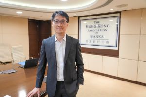 香港銀行公會主席銀行代表、滙豐香港區首席法律顧問吳倬文表示，對銀行業界來說，《條例》賦予清晰明確的地契續期安排，對按揭管理業務尤其重要。