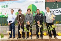 Mrs Carrie Lam officiated at the opening ceremony of a Community Planting Day under the Landslip Prevention and Mitigation Programme in Tung Chung, today (March 3) with Director of Civil Engineering and Development, Mr Hon Chi-keung (second left), Head of Geotechnical Engineering Office, Mr Chan Yun-cheung (first left), Chairman of the Islands District Council, Mr Chow Yuk-tong (second right) and Chairman of the Geotechnical Division of the Hong Kong Institution of Engineers, Mr Edwin Chung (first right).