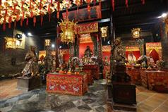 The Government today (October 25) announced that the Antiquities Authority (i.e. the Secretary for Development) has declared the rock carving at Cape Collinson in Eastern District, Yuk Hui Temple in Wan Chai and Hau Mei Fung Ancestral Hall in Sheung Shui as monuments under the Antiquities and Monuments Ordinance. Photo shows Pak Tai and other worshipped deities in the rear hall of Yuk Hui Temple.