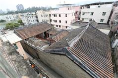 The Government today (October 25) announced that the Antiquities Authority (i.e. the Secretary for Development) has declared the rock carving at Cape Collinson in Eastern District, Yuk Hui Temple in Wan Chai and Hau Mei Fung Ancestral Hall in Sheung Shui as monuments under the Antiquities and Monuments Ordinance. Photo shows the porch with a humpbacked roof in front of the rear hall of Hau Mei Fung Ancestral Hall. This feature is rarely seen in traditional Chinese buildings in Hong Kong.