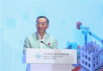 The Development Bureau and the Construction Industry Council (CIC) today (July 29) issued label plaques to the first batch of 110 public and private construction sites participating in the Smart Site Safety System (4S) Labelling Scheme to indicate the proper adoption of 4S at their respective construction sites. Photo shows the Chairman of the CIC, Mr Thomas Ho, speaking at the plaque presentation ceremony.