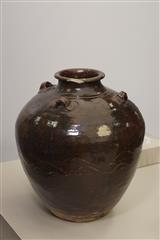 The opening ceremony of the exhibition entitled "Launch from Greater Bay Area: Nanhai I Shipwreck and the Maritime Silk Road" was held today (August 15). Photo shows a brown glazed jar with four lugs and stamped with the Chinese characters "Chun Xi Shi Nian" (i.e. the 10th year of the Chunxi reign) from the Nanhai kiln, discovered from Nanhai I, an ocean-going merchant ship of the Southern Song dynasty.