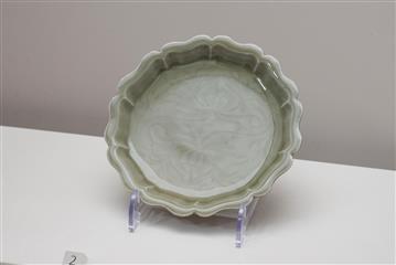 The opening ceremony of the exhibition entitled "Launch from Greater Bay Area: Nanhai I Shipwreck and the Maritime Silk Road" was held today (August 15). Photo shows a green glazed ogee-shaped foliated dish with incised lotus pattern from the Longquan kiln, discovered from Nanhai I, an ocean-going merchant ship of the Southern Song dynasty.