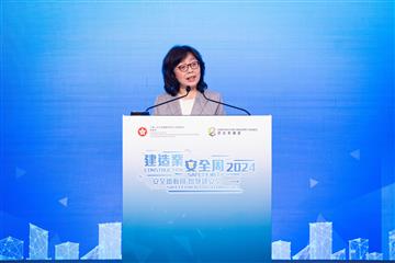 Construction Safety Week 2024 is being held from today (August 26) to August 30. Photo shows the Secretary for Development, Ms Bernadette Linn, speaking at the kick-off ceremony.