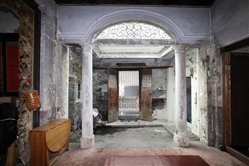 The Government gazetted today (October 10) the declaration of the Residence of Tang Pak Kau in Kam Tin, Yuen Long, as a monument under the Antiquities and Monuments Ordinance. Photo shows the light well behind the main entrance of the residence with Tuscan columns and arch.