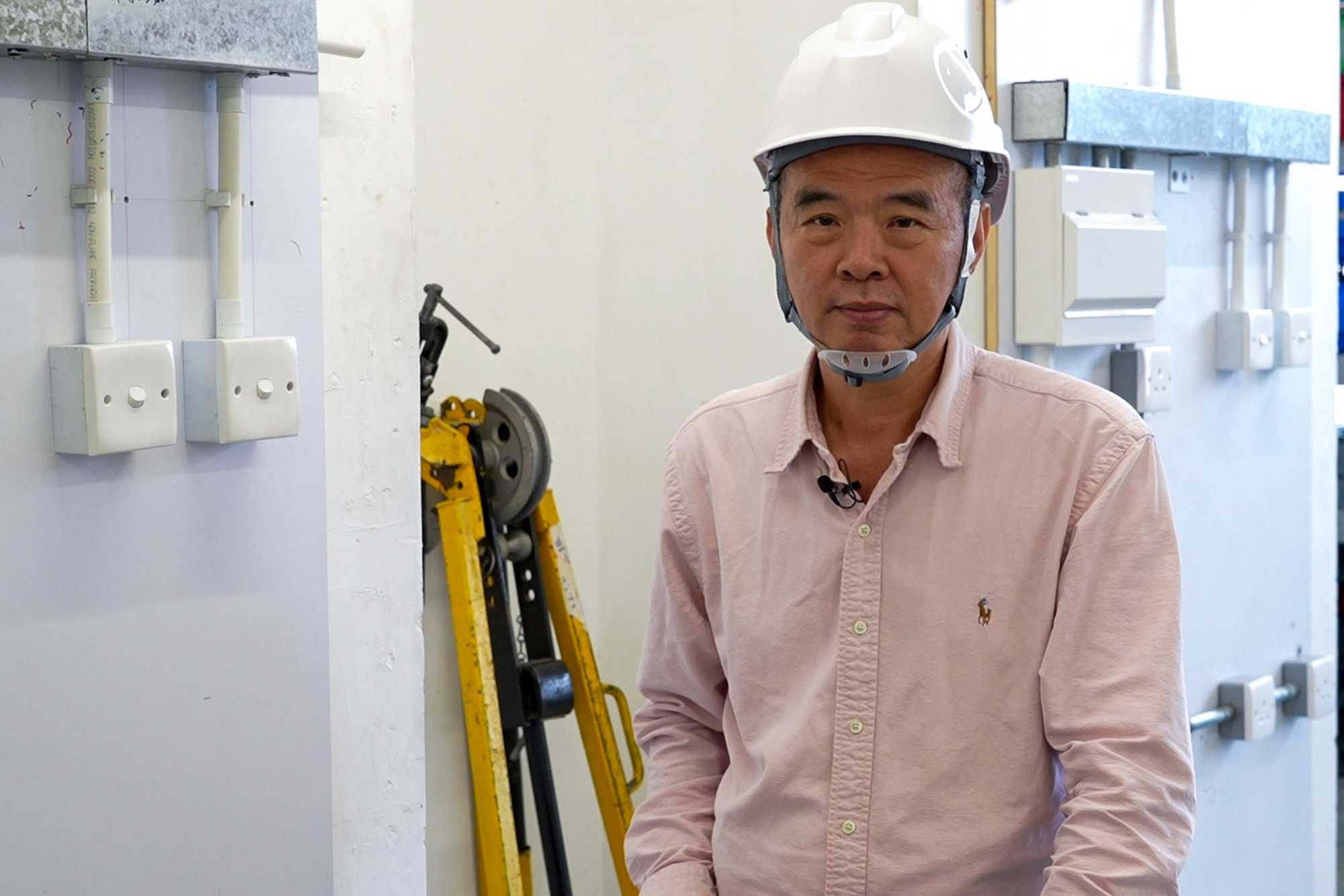 香港建造业总工会理事长黄平认为，建造业发展持续蓬勃，工地环境显著改善，都能吸引青年人及转职人士加入建造业。
