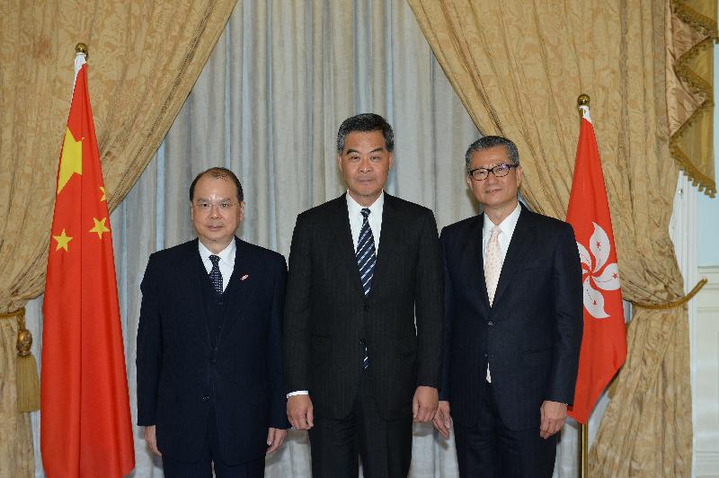 行政长官梁振英今日（一月十六日）与新任政务司司长张建宗及新任财政司司长陈茂波合照。 