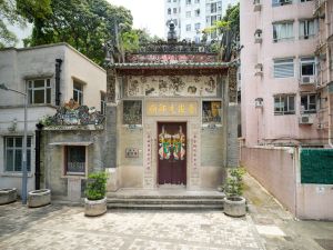 位於堅尼地城的魯班先師廟是香港建造技藝傳承的象徵，政府將按照《古物及古蹟條例》把魯班先師廟訂為法定古蹟，永久保護。